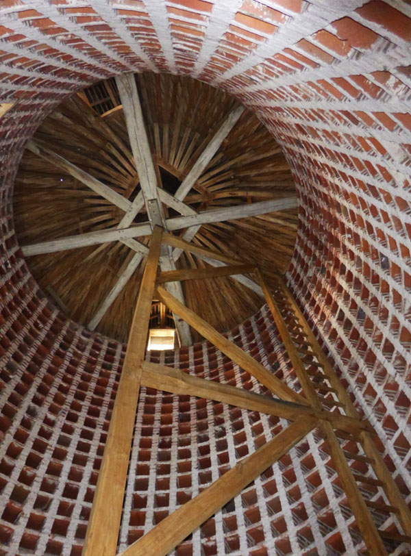 Colombier du Château de Corbeilles-en-Gâtinais, probablement 18ème. Colombier du Château de Corbeilles-en-Gâtinais, probablement 18ème.